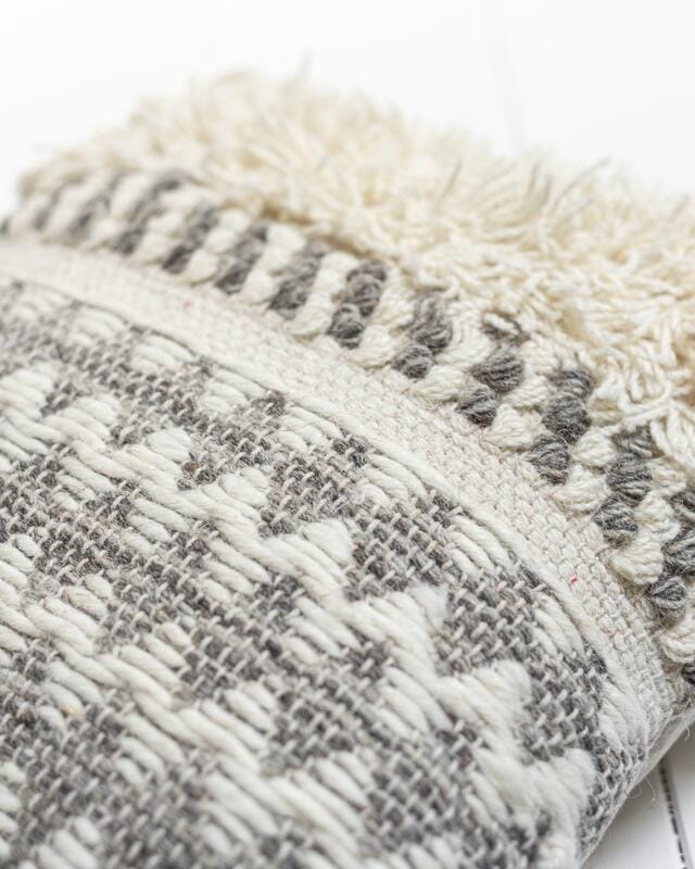 MUST-Living-Kissen-Aura-Grau-2
