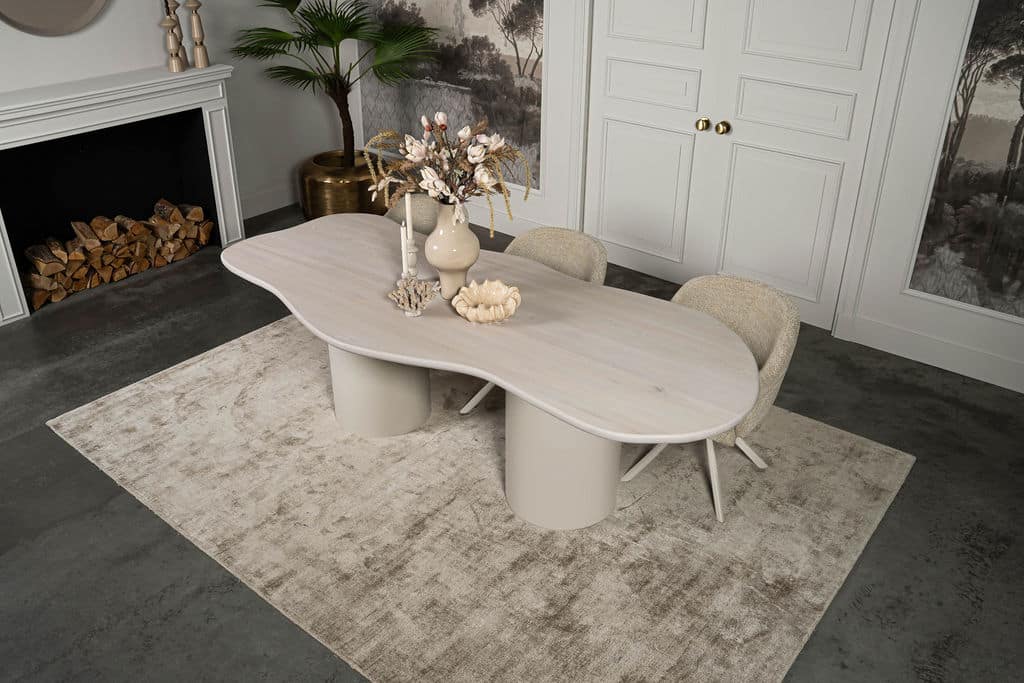 Organischer Eichentisch St. Tropez